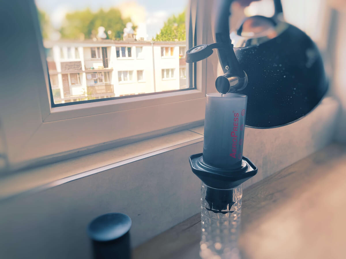 Parzenie kawy specialty w aeoropressie